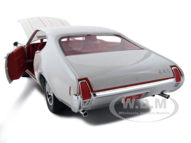 1969 OLDSMOBILE CUTLASS 442 W 32 WHITE 118 ERTL ELITE  