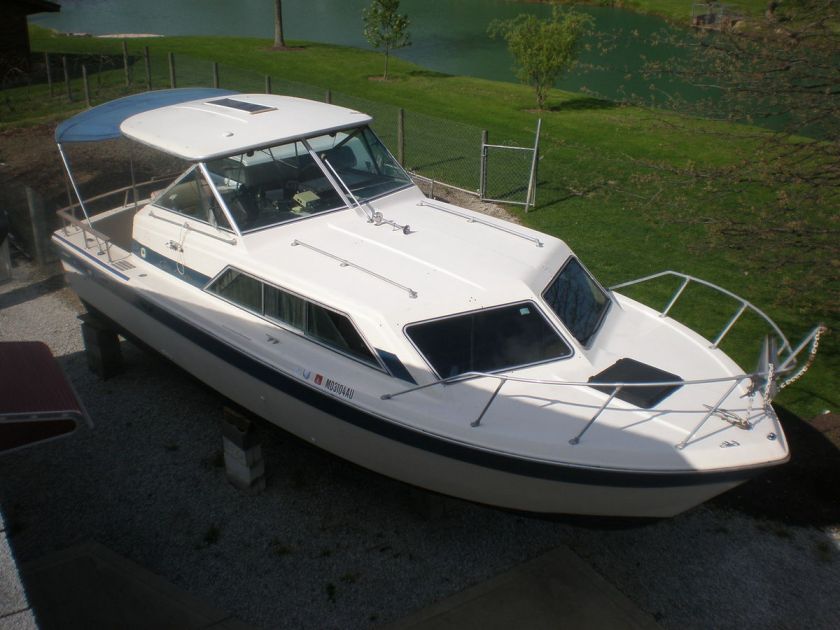 1983 CHRIS CRAFT CATALINA EXPRESS 280 CABIN CRUISER,  