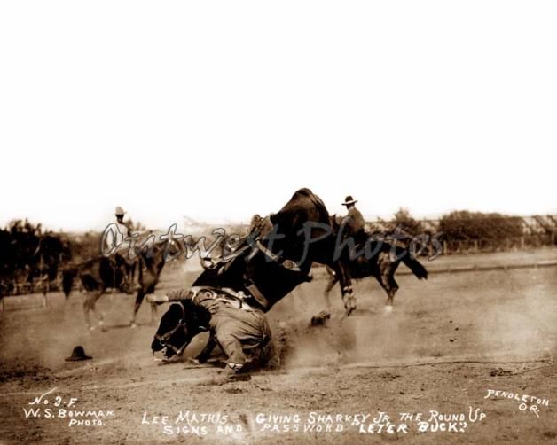 COWBOY LEE MATHIS PENDLETON OREGON ROUNDUP RODEO PHOTO  