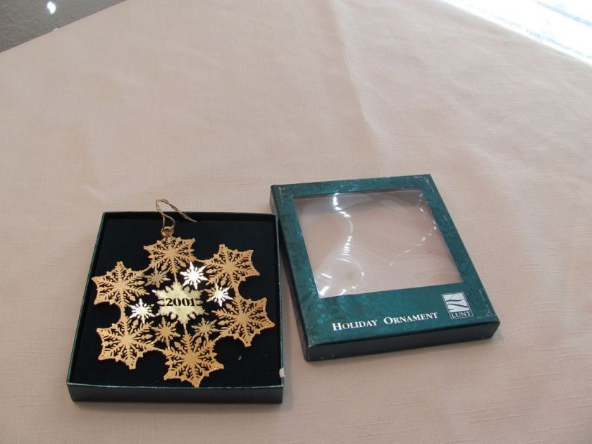 LUNT SILVERSMITHS ANNUAL SNOWFLAKE 2001 GOLD PLATED ORNAMENT NIB 