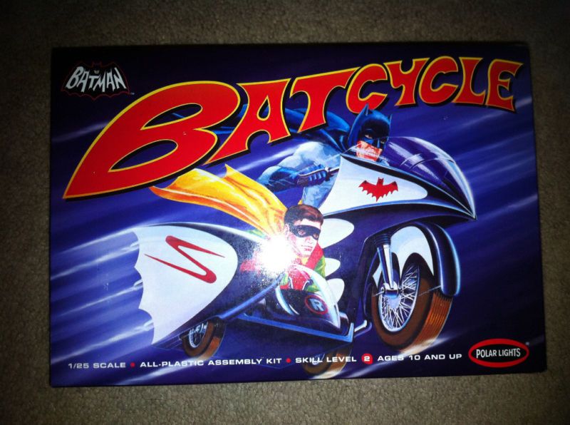 BATMAN BATCYCLE 1/25 SCALE MODEL  