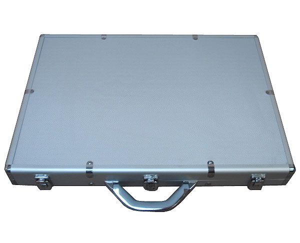 This is a heavy aluminum carrying case for 1000 Poker chips and 2 