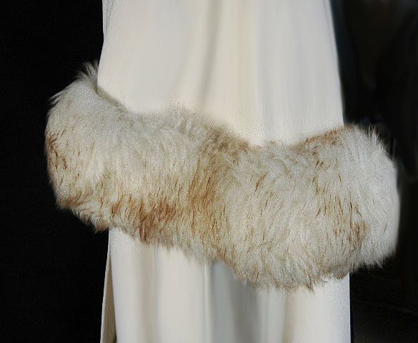  GORGEOUS VINTAGE KASHMIRACLE CASHMERE FEEL COAT WITH HUGE FUR CAPE 