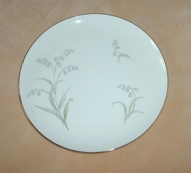 Set of 4 Chatelaine Lillies Fine China Dinner Plates  