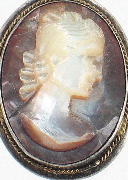 VINTAGE STERLING SILVER ABALONE CAMEO PENDANT PRETTY PETITE  