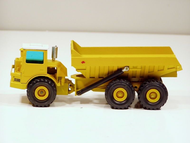 DJB D300 Dump Truck   1/50   NZG #166   N.Mint  