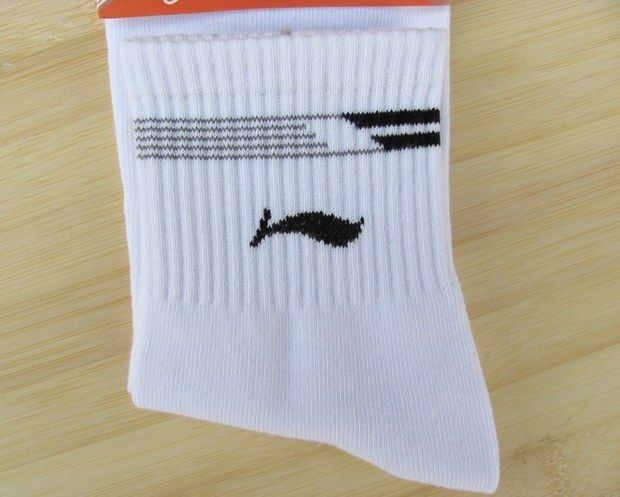 Pair Li Ning Mens sport cotton socks colour white 045Q  