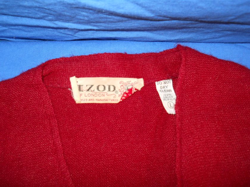 This is a sweet vintage Sweater   perfect for your wardrobe