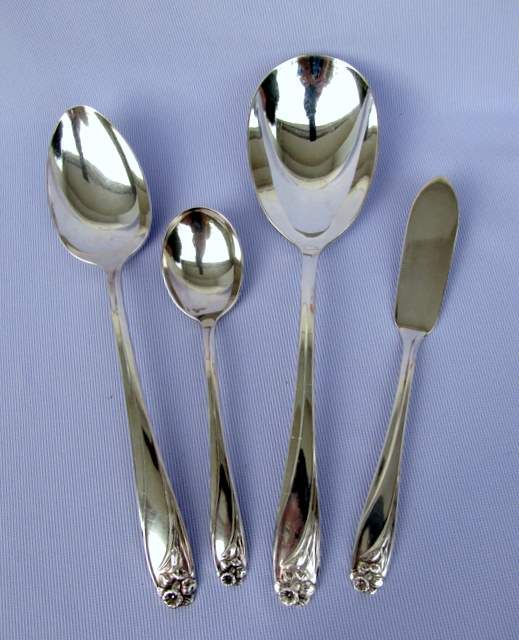 53 pc set 1847 Rogers pattern DAFFODIL,1950 silverplate serves 8 