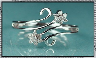 NEW 10K WHITE GOLD GENUINE DIAMOND LADIES RING  