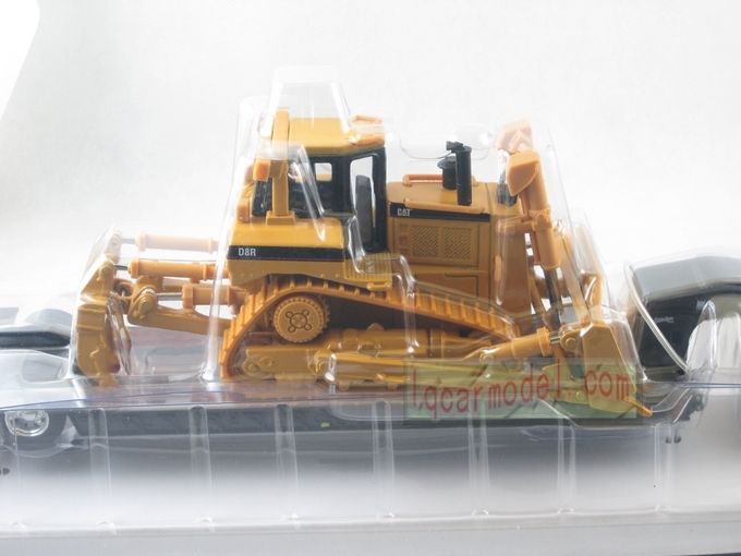 Norscot Peterbilt 389 and D8R 1/50 NEW 55207 Track Type  