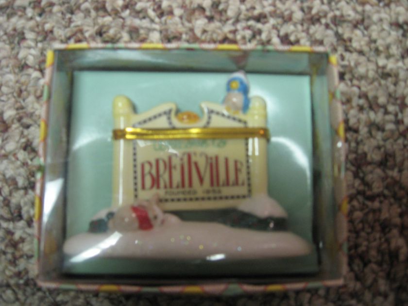 MARY ENGELBREIT WELCOME TO BREITVILLE TOWN SIGN FIGURINE NEW #104821 