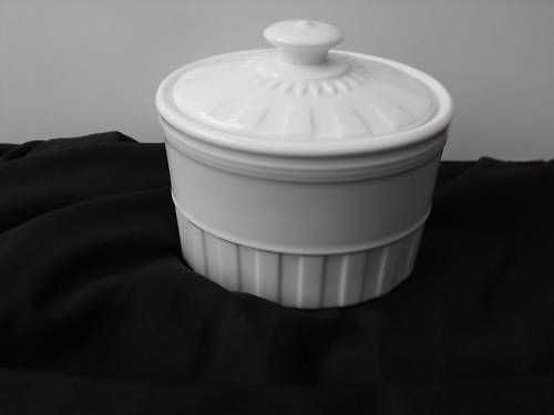 WEDGWOOD COLOSSEUM LIDDED SUGAR BOWL. NEW. GRADE 2  