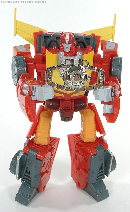 TRANSFORMERS REVEAL THE SHIELD HOT ROD RODIMUS CYCLONUS BATTLE IN 