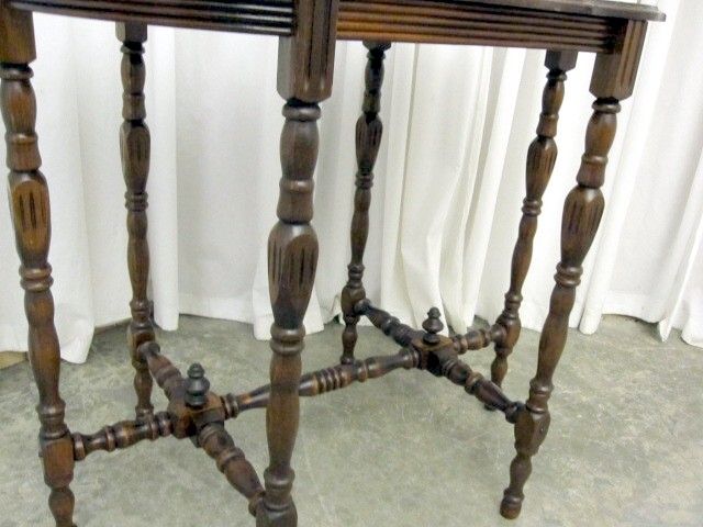   1900s Mahogany Side or Lamp Table w Inlay Diamond Pattern Top  