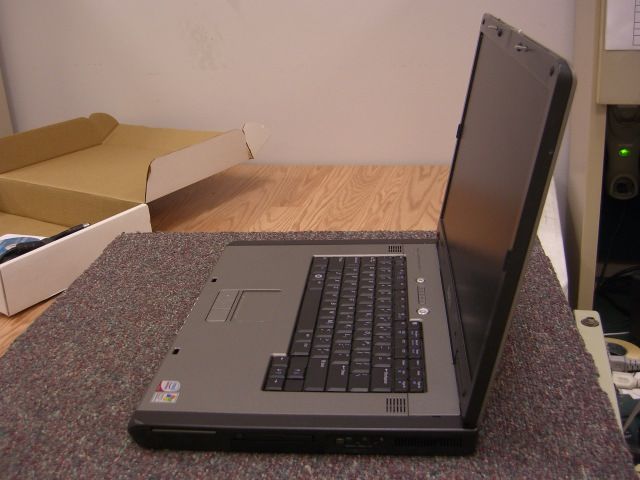 DELL PRECISION M90 CORE 2 DUO 1.66GHz 2GB 120GB COMBO 17 XP PRO 