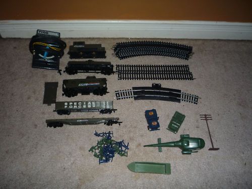 Joe Tyco Train Set 5 Cars +28 acc. Tracks & Power  