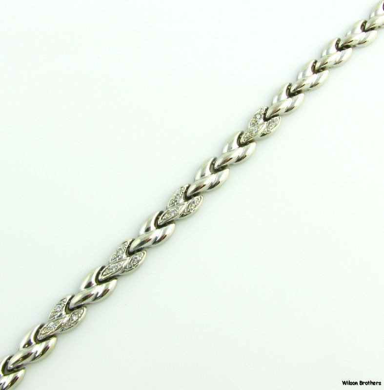   gold this lovely bracelet features a wheat chain design the chain is