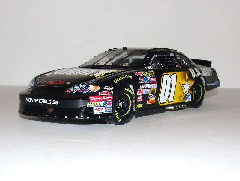 2007 MARK MARTIN #01 ARMY 1/24 NASCAR DIECAST  