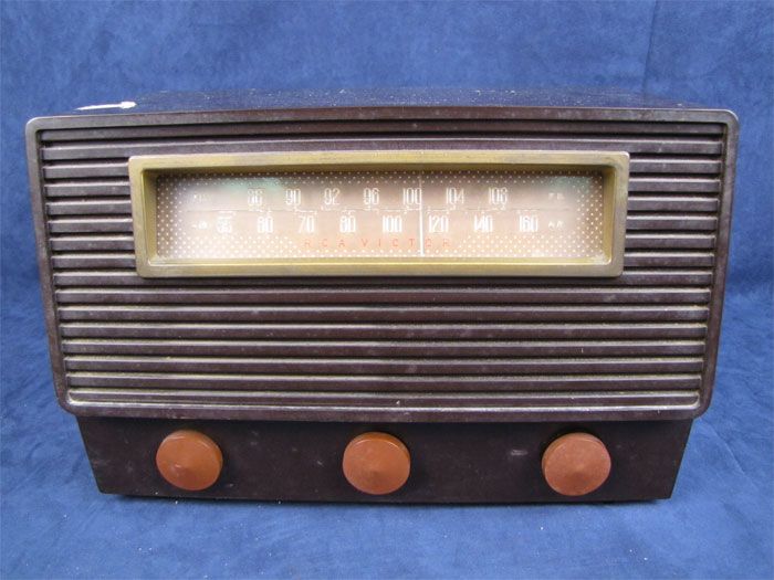 Vintage 1949 RCA Victor AM/FM Table Tube Radio 8X71  