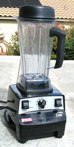 Beautiful Vita Mix 5200 Blender Mixer Still Under Warranty  