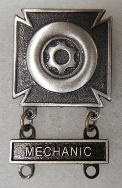 VIETNAM WAR US ARMY DRIVER MECHANIC QUALIFICATION BADGE  